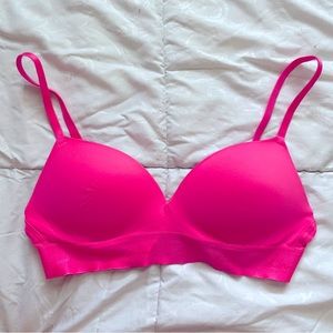 VS PINK HOT PINK WIRELESS PUSH-UP BRA - 32C